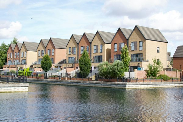 Uncovering the Hottest Sustainable Material Trends for Eco-Friendly UK Home Renovations